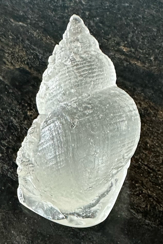 Cast glass whelk